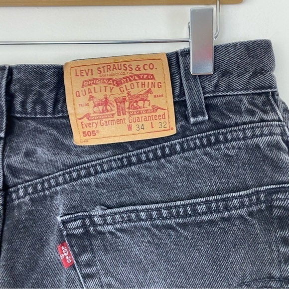 VINTAGE 90s LEVI’S 505 Distressed Black Straight Leg Denim Mom Jeans Size 34 - Picture 3 of 9